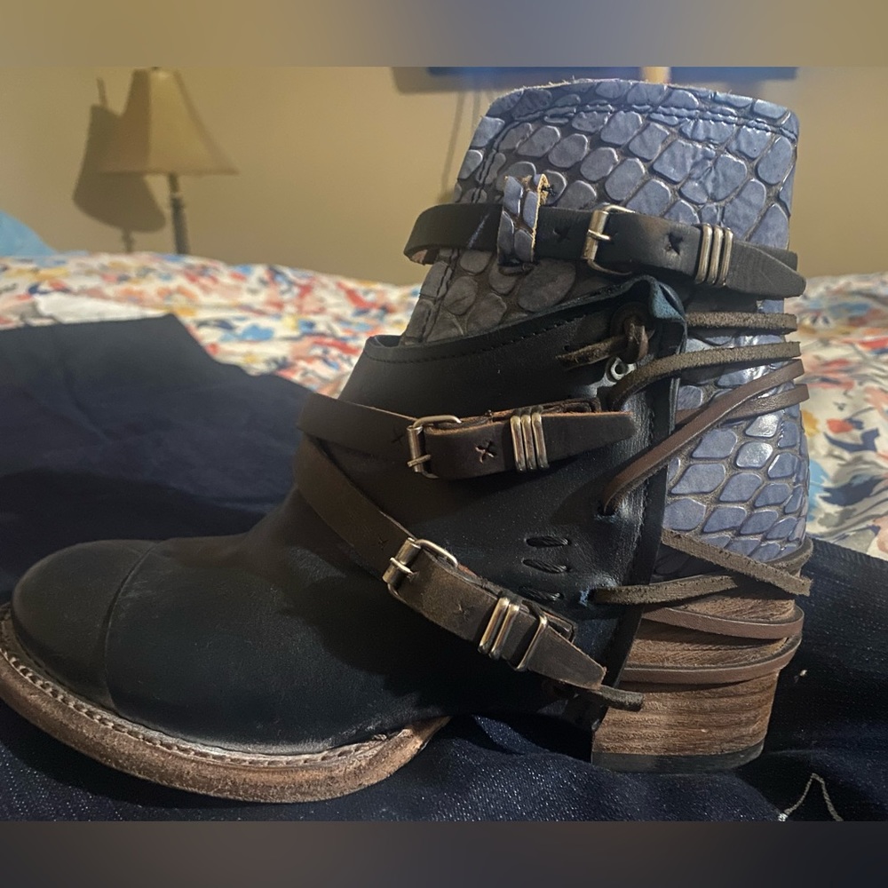 Freebird “Most Wanted” turquoise booties! - Picture 2 of 6